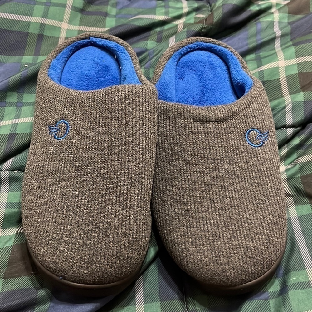 Comfy Slippers House Shoes Slip on Memory Foam Slippers men's 8 never worn